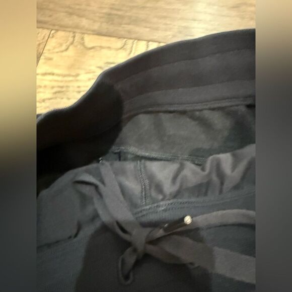 Lululemon Scuba High Rise Jogger
Size 6 - Picture 7 of 10